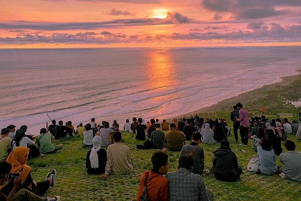 Wisata Paralayang Parangtritis: Sensasi Terbang di Langit Yogyakarta