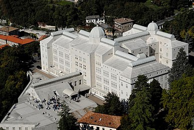 University of Trento: Pusat Keunggulan Akademik di Jantung Alpen